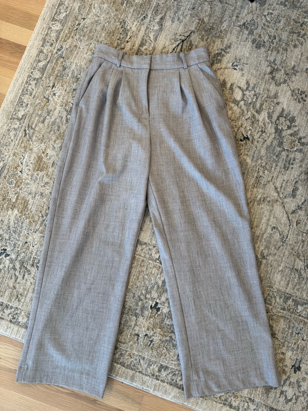 Abercrombie Sloane Tailored Women’s Pants in Light Gray Curve Love Short